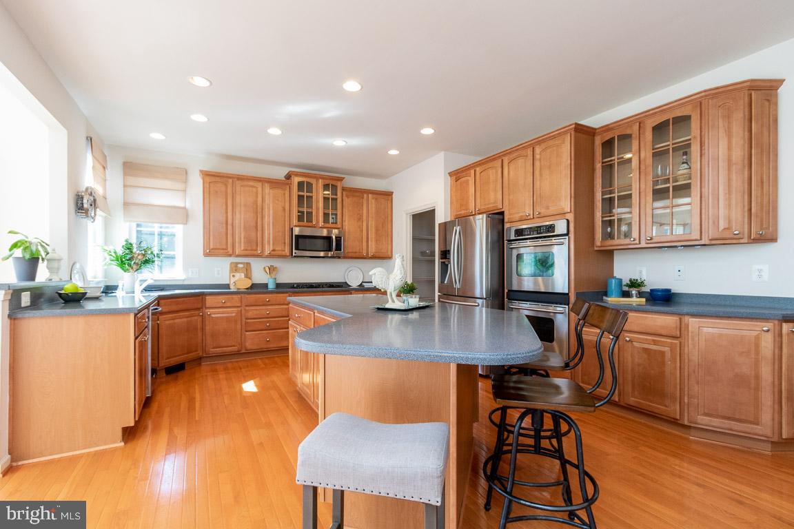 4623 Spring Run Road Warrenton, VA 20187 - Photo 3 of 53 Fabulous, sunny kitchen extended eating island