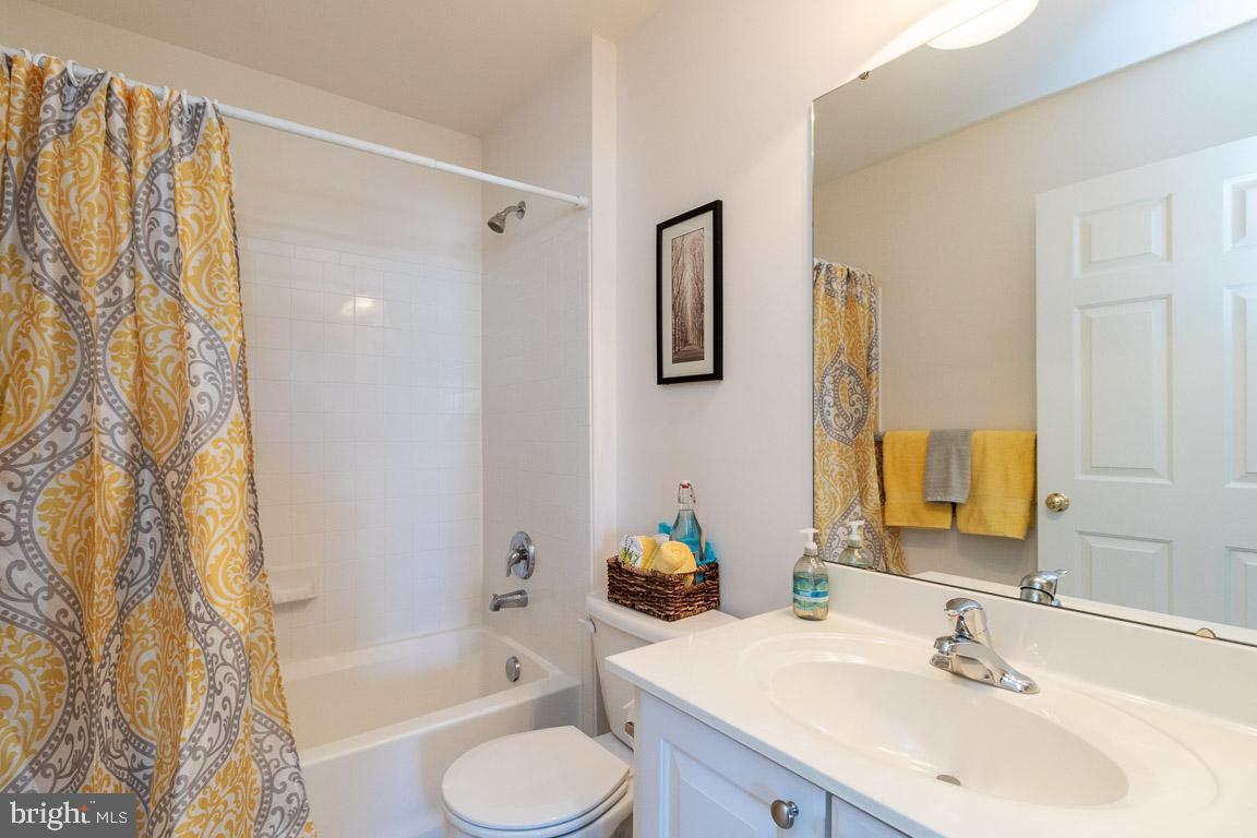 4623 Spring Run Road Warrenton, VA 20187 - Photo 29 of 53 En suite bath in Br#2