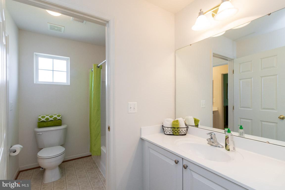 4623 Spring Run Road Warrenton, VA 20187 - Photo 32 of 53 Buddy bath has separate vanities for each BR