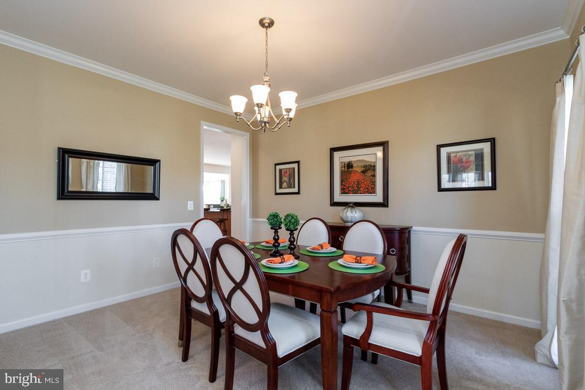 4623 Spring Run Road Warrenton, VA 20187 - Photo 8 of 53 Chair rail & 2-tone paint set the mood in the DR