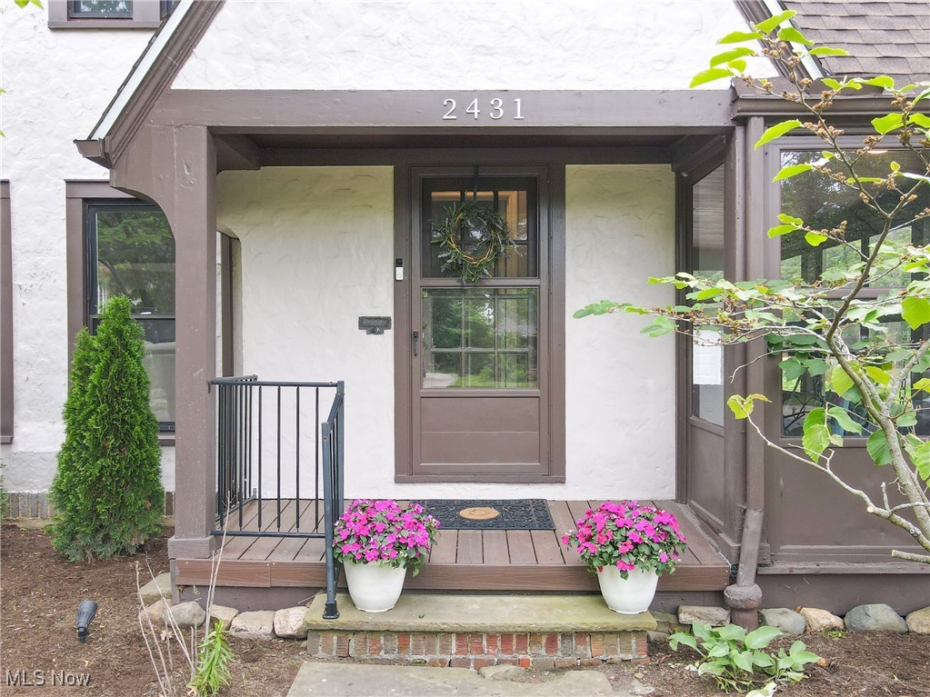 2431 Queenston Road Cleveland, OH 44118 - Photo 2 of 31