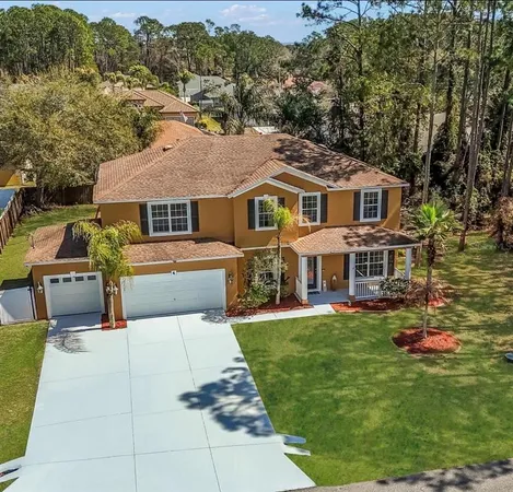 a view of a yard in front of house