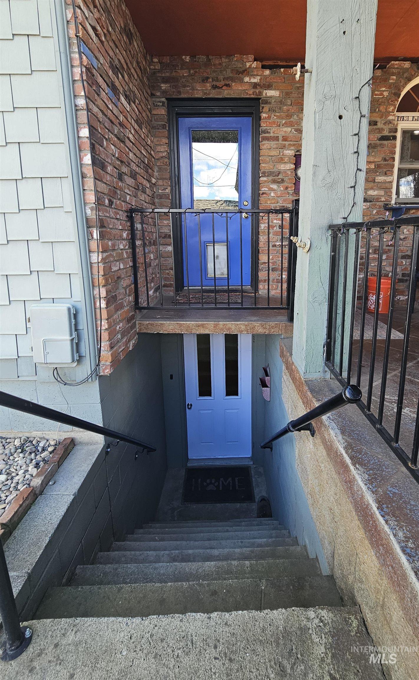 712 3rd Street Lewiston, ID 83501 - Photo 26 of 30 entrance to upstairs and downstairs