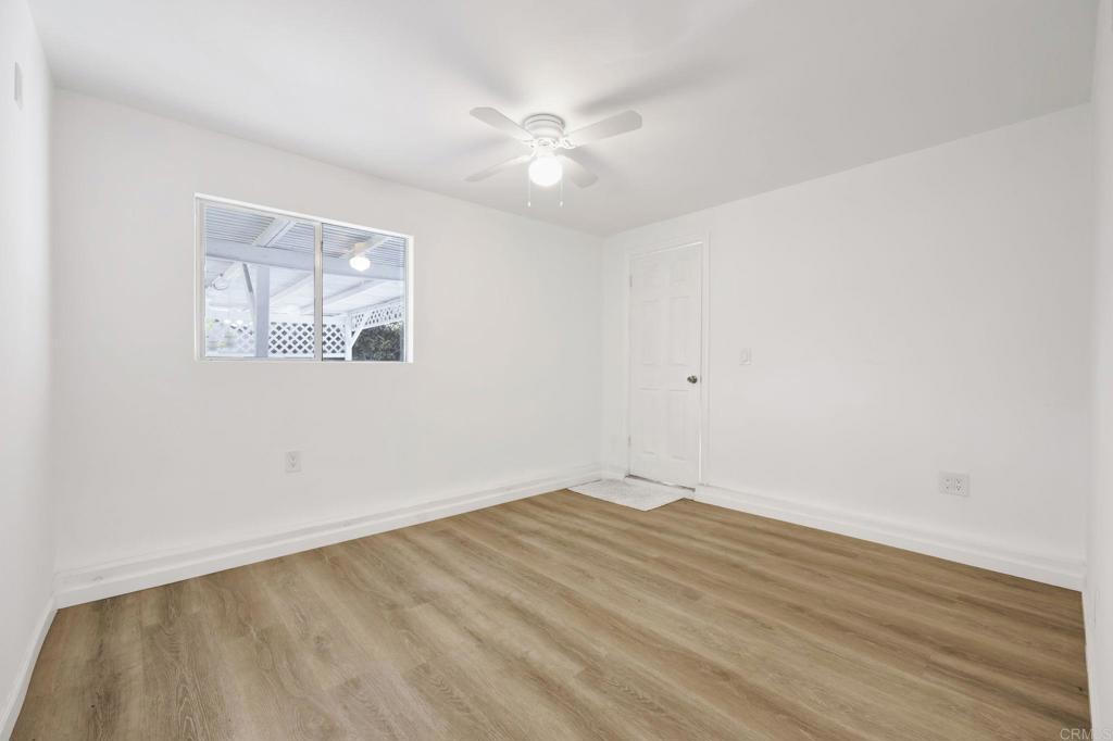 536 Hampton Road Burbank, CA 91504 - Photo 32 of 42 an empty room with wooden floor and windows