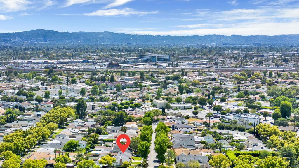 536 Hampton Road Burbank, CA 91504 - Photo 38 of 42 a view of city and mountain