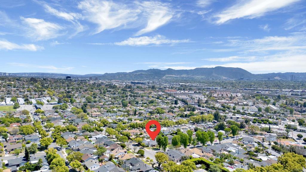 536 Hampton Road Burbank, CA 91504 - Photo 41 of 42 view of city and mountain