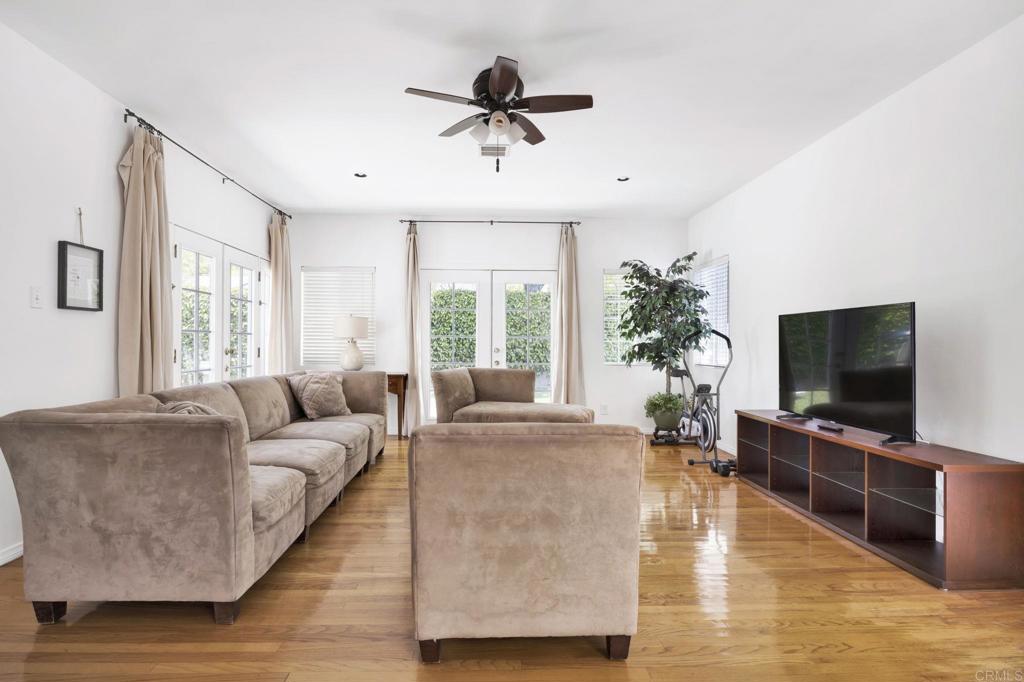 536 Hampton Road Burbank, CA 91504 - Photo 8 of 42 a living room with furniture and a flat screen tv