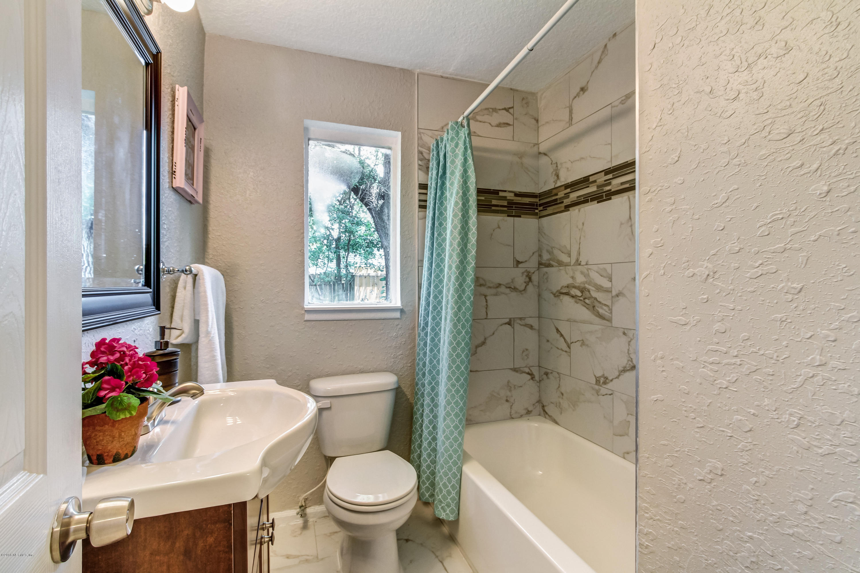 2586 Peach Drive Jacksonville, FL 32246 - Photo 19 of 32 Guest Bathroom