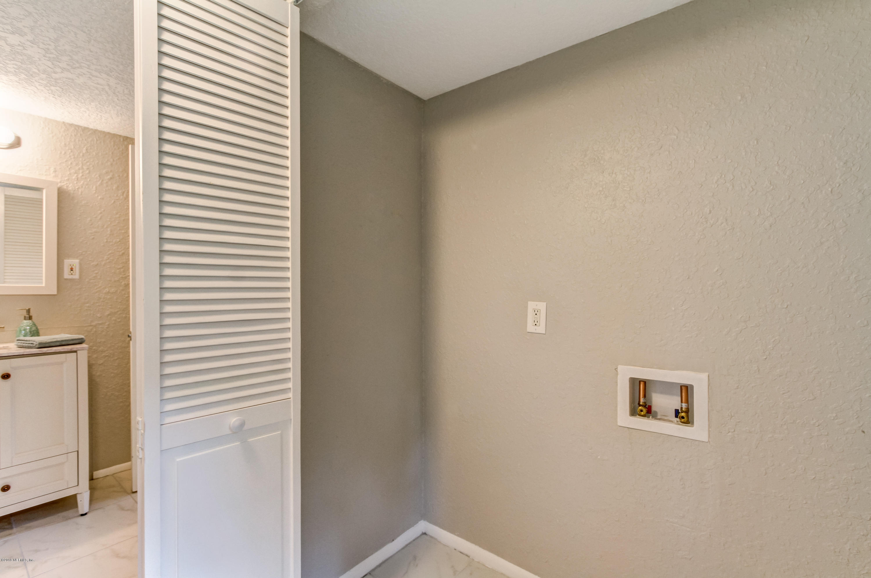 2586 Peach Drive Jacksonville, FL 32246 - Photo 27 of 32 Laundry Room