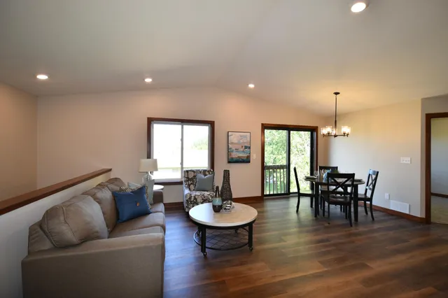 $324,900 | 2031 East 20th Street, Zumbrota, MN 55992