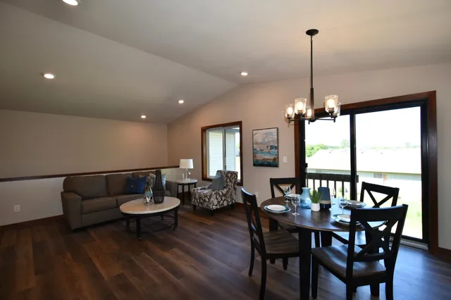 $324,900 | 2031 East 20th Street, Zumbrota, MN 55992