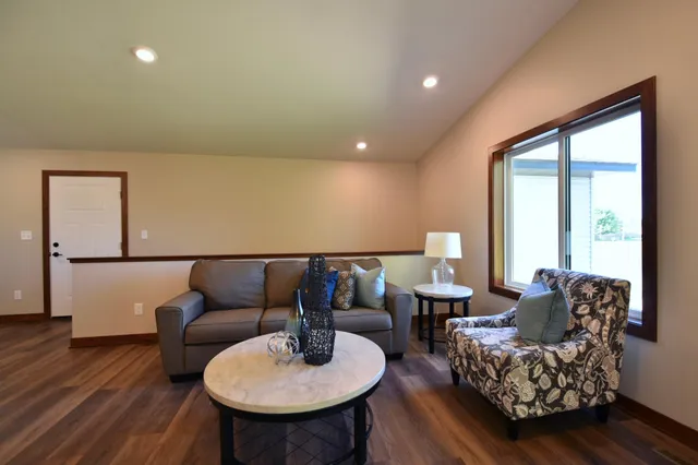 $324,900 | 2031 East 20th Street, Zumbrota, MN 55992