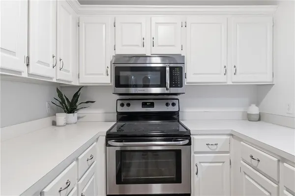 $165,000 | 8810 West 106th Terrace, Overland Park, KS 66212