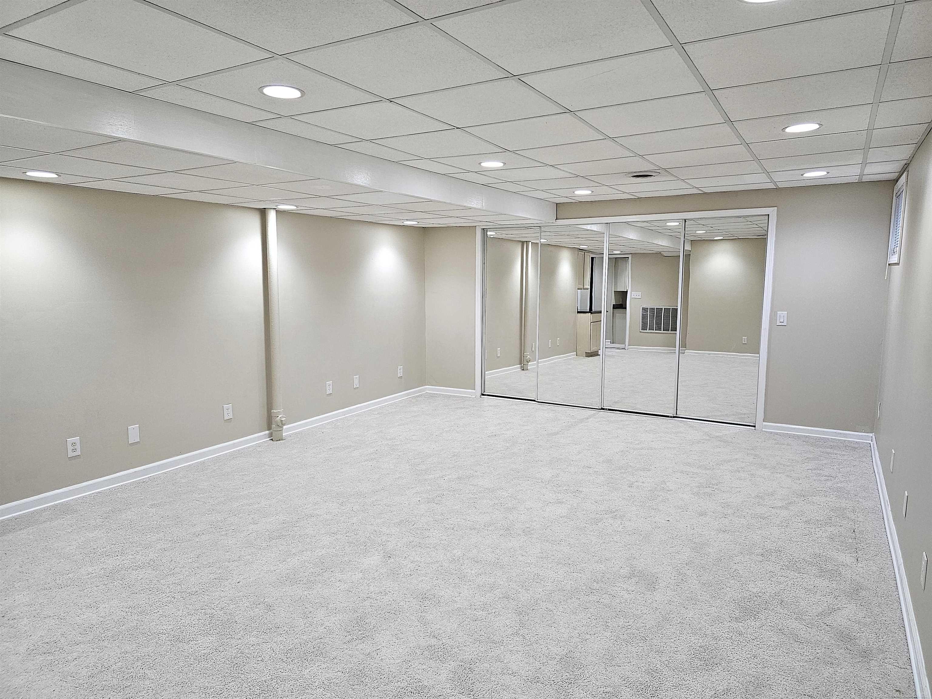 2191 Crystal Drive Rochester, MI 48309 - Photo 54 of 63 50125379-53.JPG
