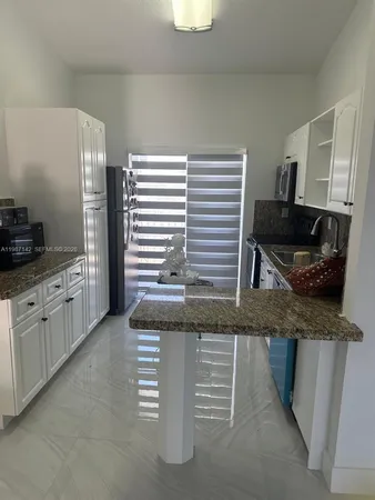 $2,300 | 7526 West 20th Avenue, Unit 203, Hialeah, FL 33016