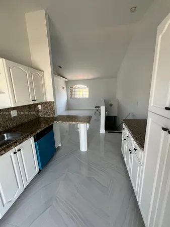 $2,300 | 7526 West 20th Avenue, Unit 203, Hialeah, FL 33016
