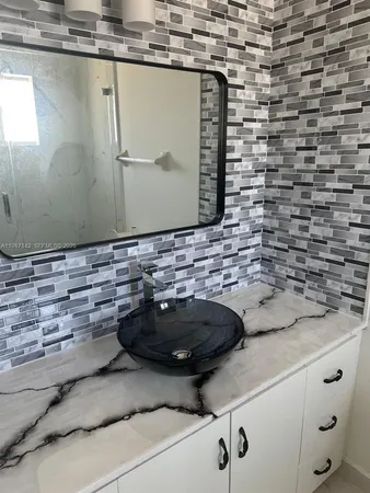$2,300 | 7526 West 20th Avenue, Unit 203, Hialeah, FL 33016