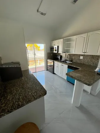 $2,300 | 7526 West 20th Avenue, Unit 203, Hialeah, FL 33016