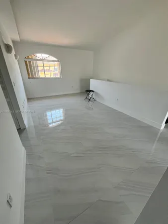 $2,300 | 7526 West 20th Avenue, Unit 203, Hialeah, FL 33016