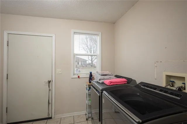 $215,000 | 214 East 13th Street, Higginsville, MO 64037