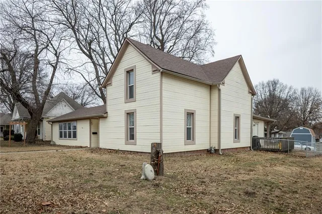 $215,000 | 214 East 13th Street, Higginsville, MO 64037