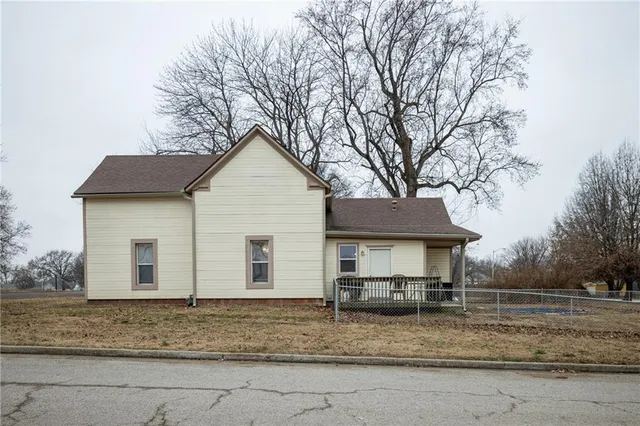 $215,000 | 214 East 13th Street, Higginsville, MO 64037