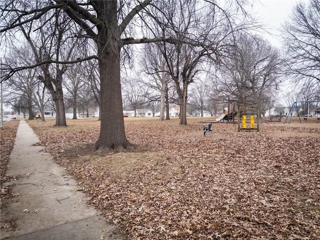 $215,000 | 214 East 13th Street, Higginsville, MO 64037