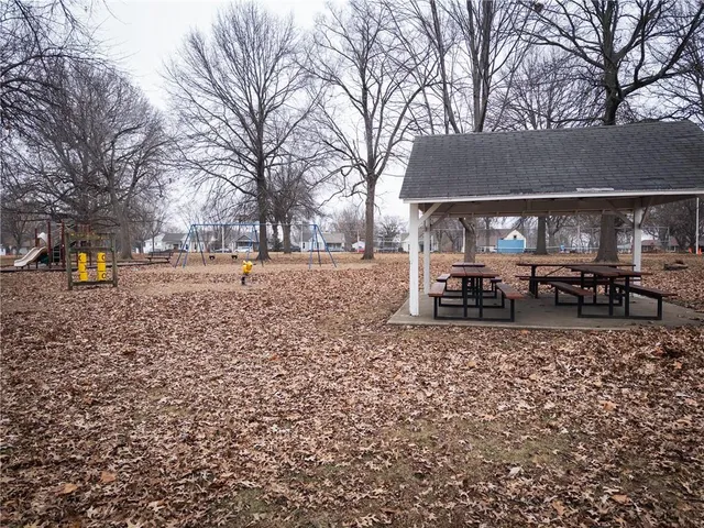 $215,000 | 214 East 13th Street, Higginsville, MO 64037