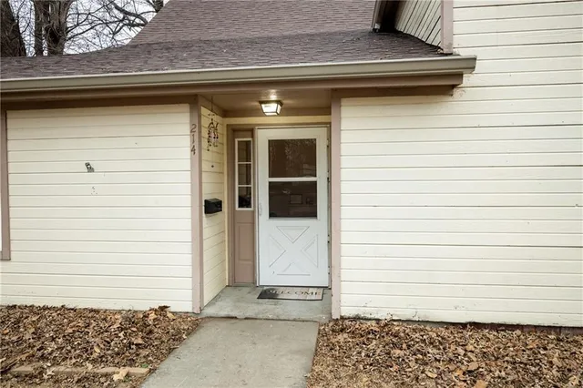 $215,000 | 214 East 13th Street, Higginsville, MO 64037