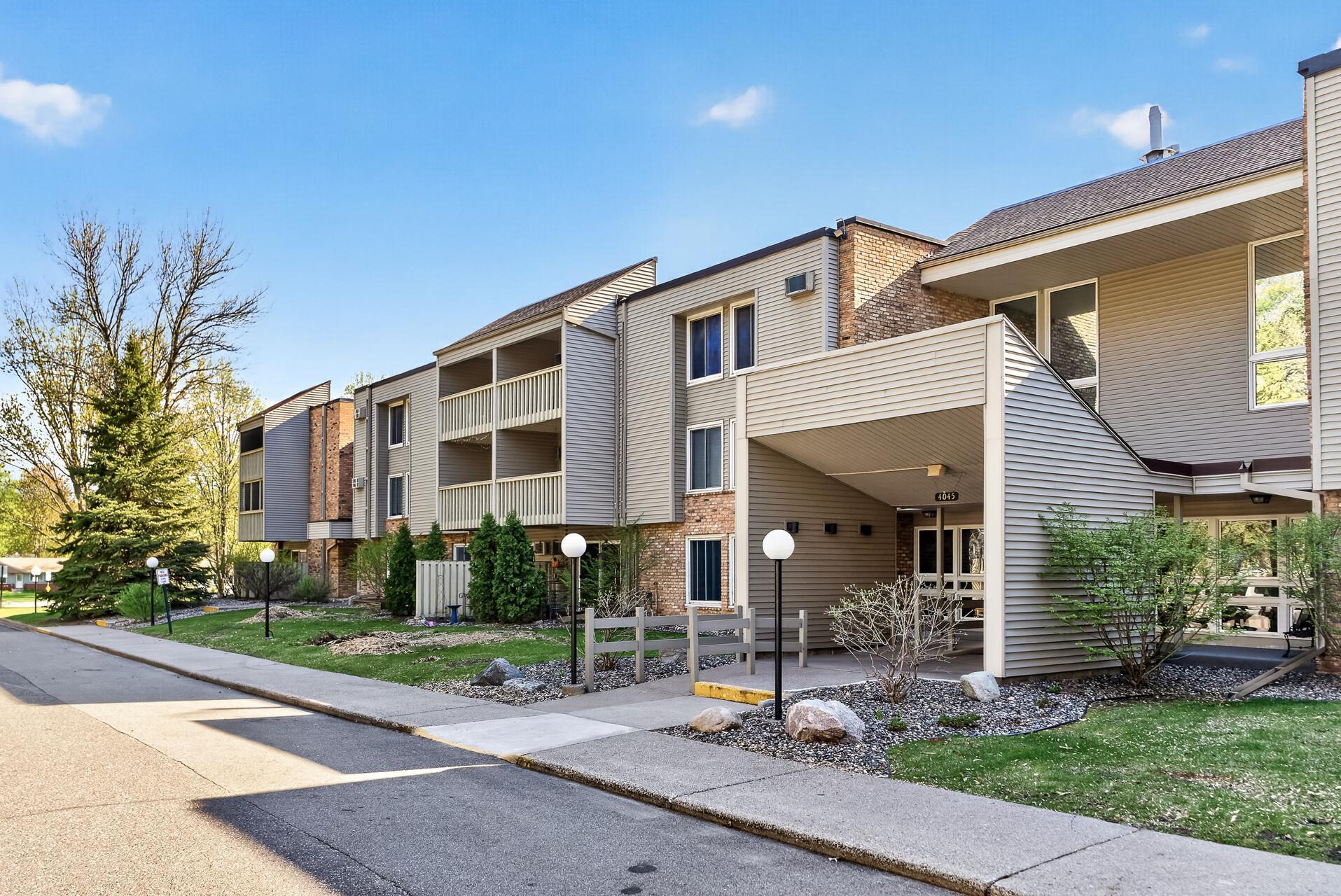4045 Hodgson Road, Unit 211 Shoreview, MN 55126 - Photo 3 of 32