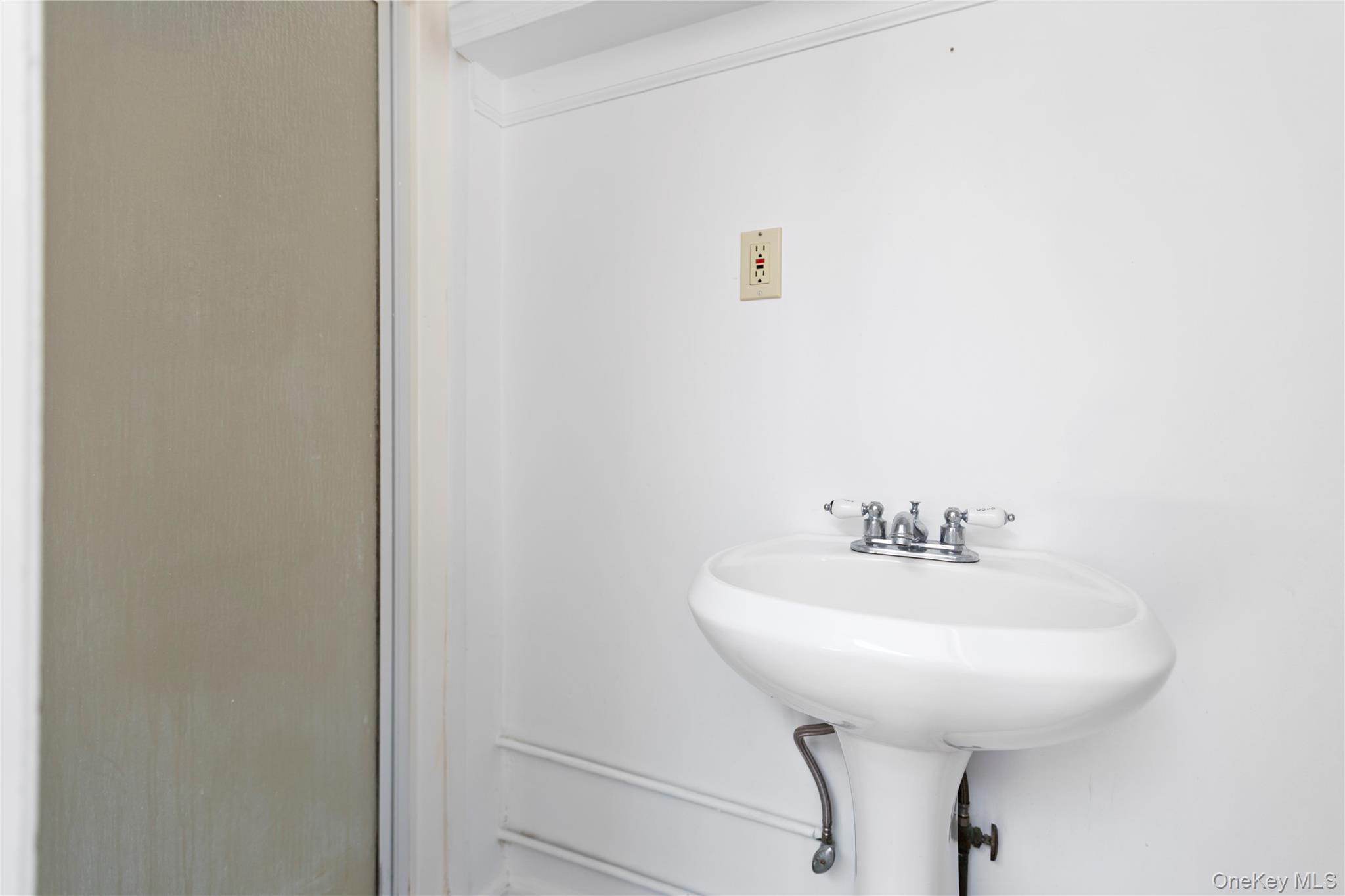 128 South Country Road, Unit A Bellport, NY 11713 - Photo 6 of 9