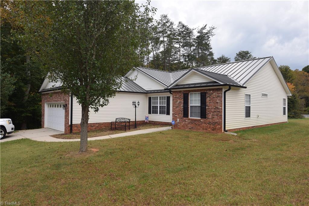 9568 Oakbrook Ridge Rural Hall, NC 27045 - Photo 2 of 16