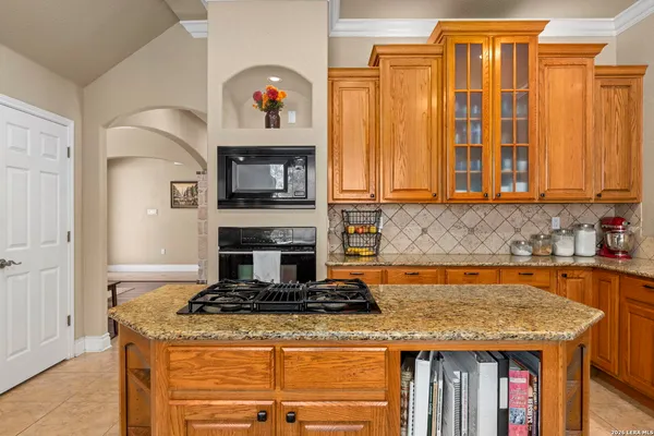 $650,000 | 141 County Road 6869, Natalia, TX 78059