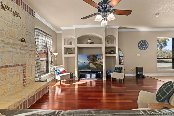 $650,000 | 141 County Road 6869, Natalia, TX 78059