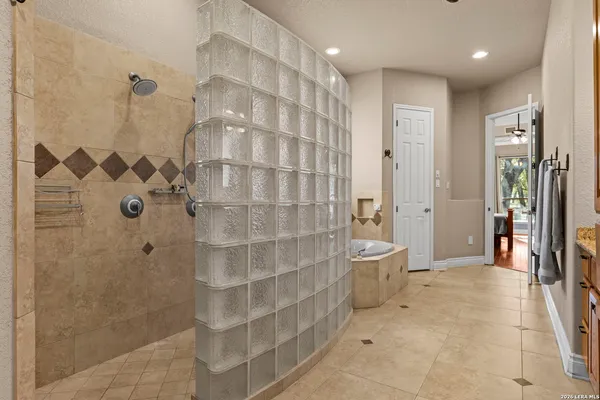 $650,000 | 141 County Road 6869, Natalia, TX 78059