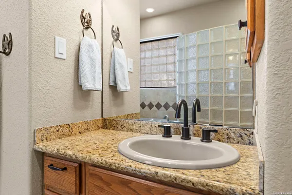 $650,000 | 141 County Road 6869, Natalia, TX 78059