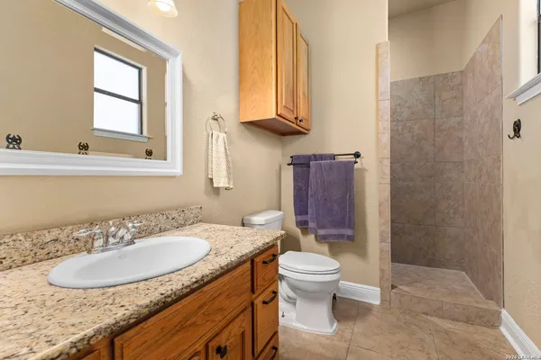 $650,000 | 141 County Road 6869, Natalia, TX 78059