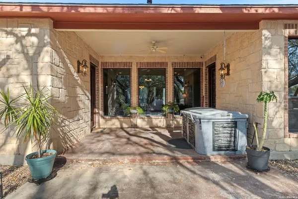 $650,000 | 141 County Road 6869, Natalia, TX 78059