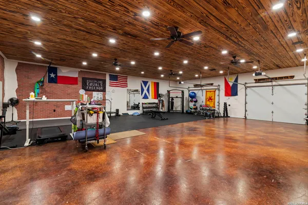 $650,000 | 141 County Road 6869, Natalia, TX 78059