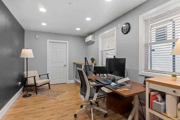 $650,000 | 141 County Road 6869, Natalia, TX 78059