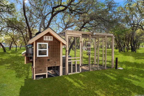 $650,000 | 141 County Road 6869, Natalia, TX 78059