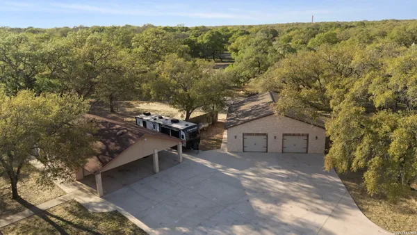 $650,000 | 141 County Road 6869, Natalia, TX 78059