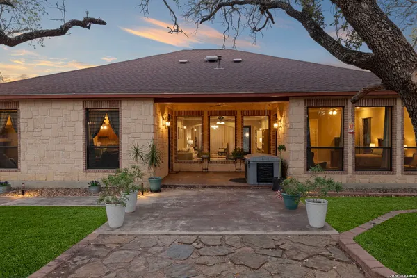 $650,000 | 141 County Road 6869, Natalia, TX 78059