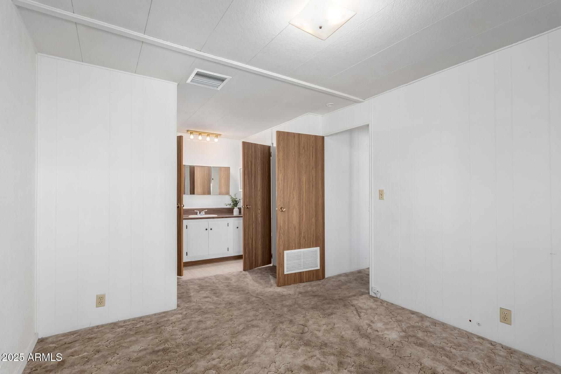2700 East Allred Avenue, Unit R89 Mesa, AZ 85204 - Photo 13 of 28 a view of a kitchen with a refrigerator and a sink