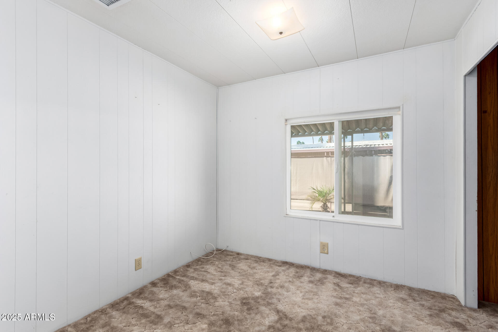 2700 East Allred Avenue, Unit R89 Mesa, AZ 85204 - Photo 15 of 28 an empty room with a window