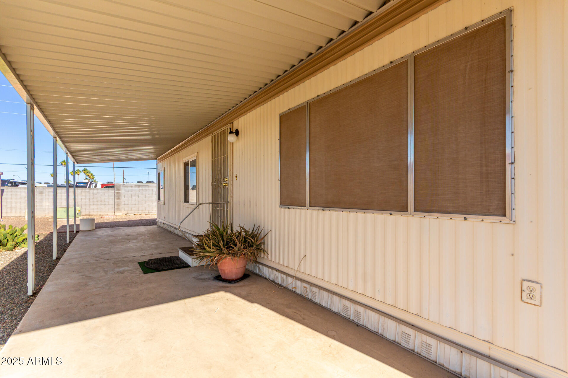 2700 East Allred Avenue, Unit R89 Mesa, AZ 85204 - Photo 21 of 28 a view of a porch