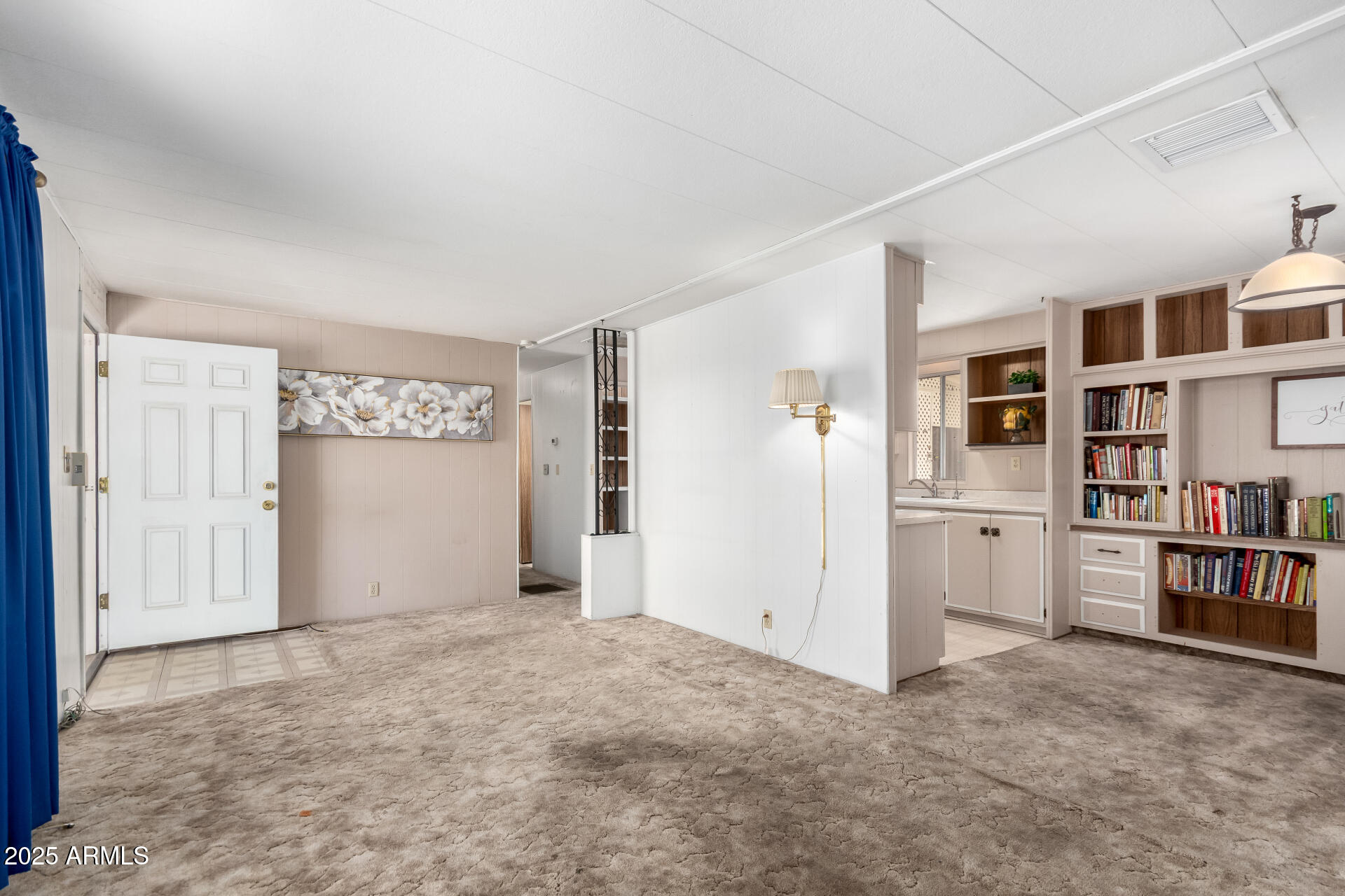 2700 East Allred Avenue, Unit R89 Mesa, AZ 85204 - Photo 6 of 28 a view of a hallway with closet area