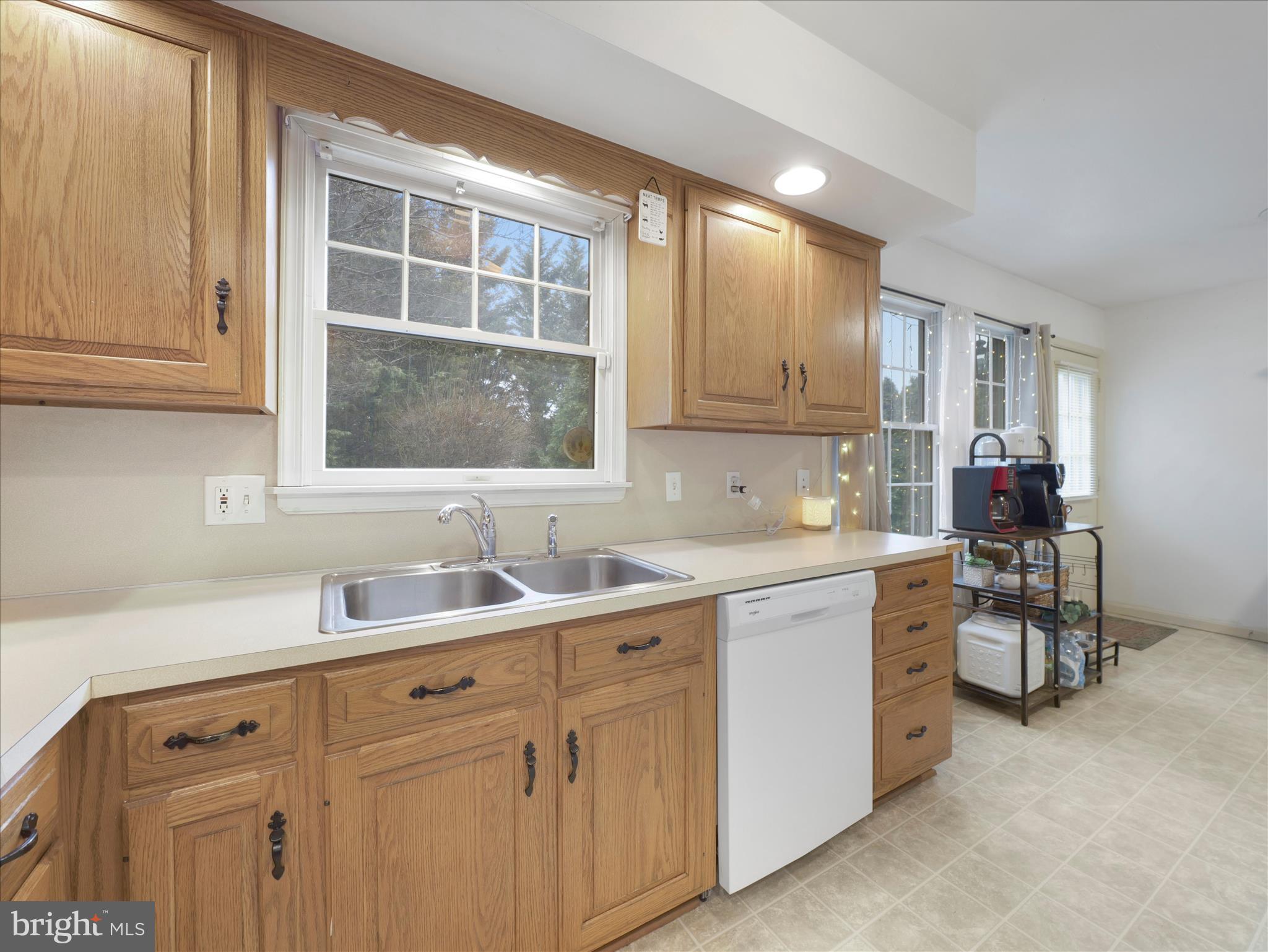155 Ash Spring Court Waynesboro, PA 17268 - Photo 7 of 27 Kitchen