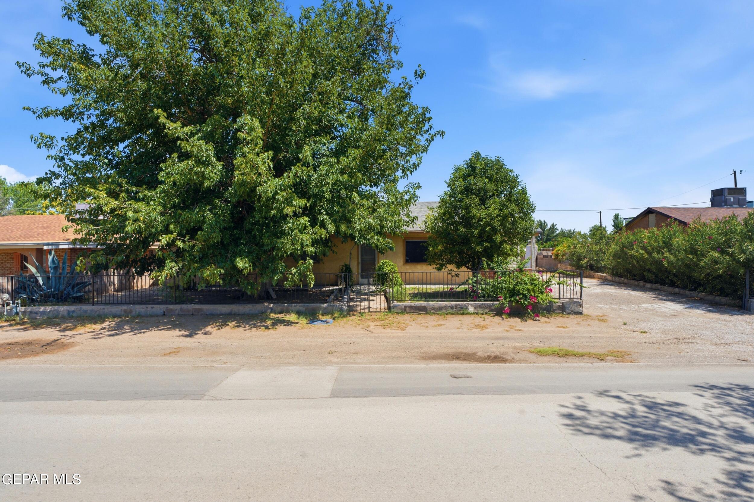 257 San Elizario Road Clint, TX 79836 - Photo 2 of 42 DSC05285