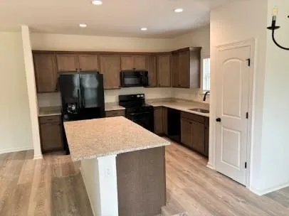 $1,900 | 21433 Lake Pontchartrain Drive, Ponchatoula, LA 70454